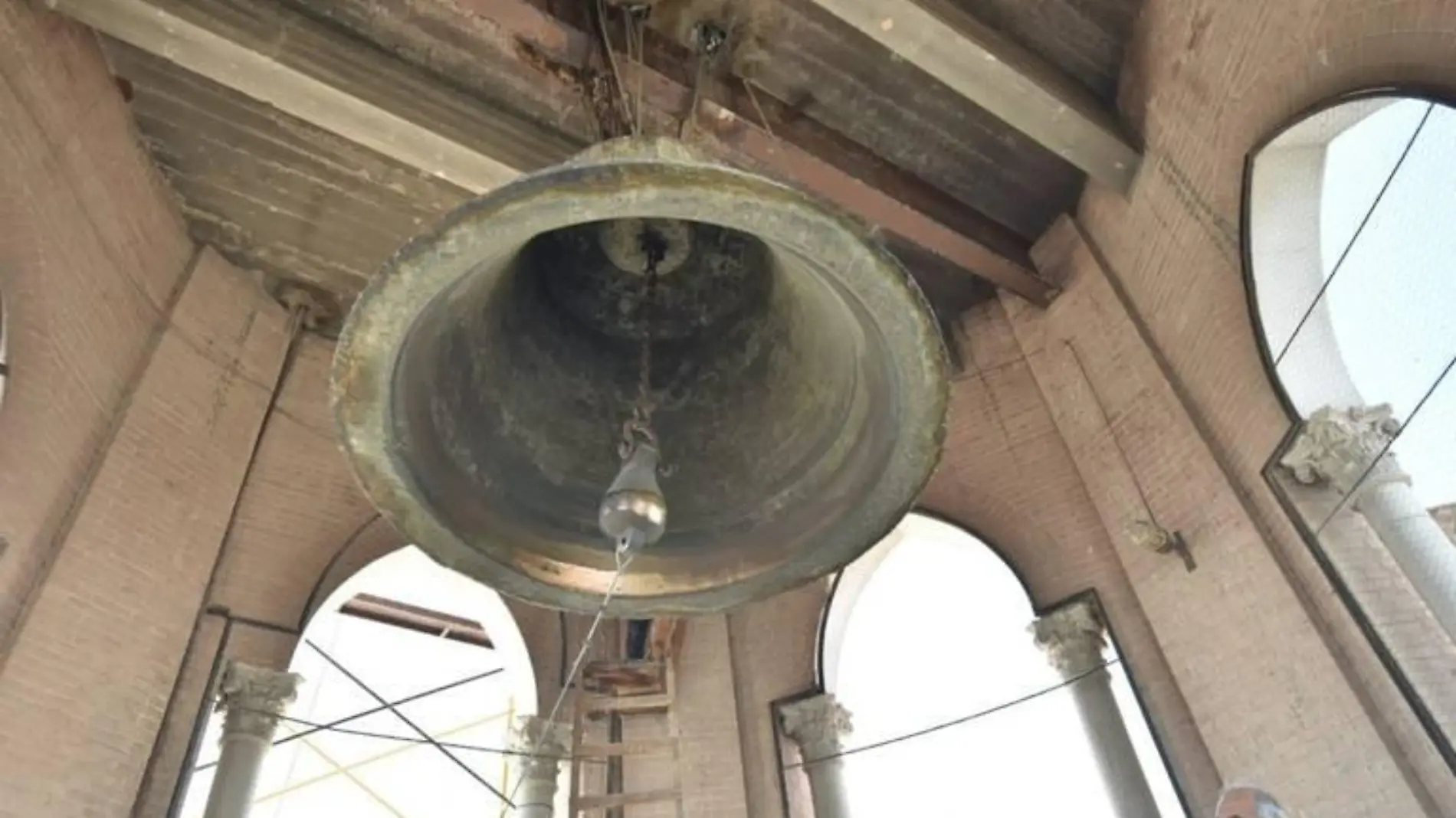 Replican al unísono las campanas de la catedral de Gómez Palacio